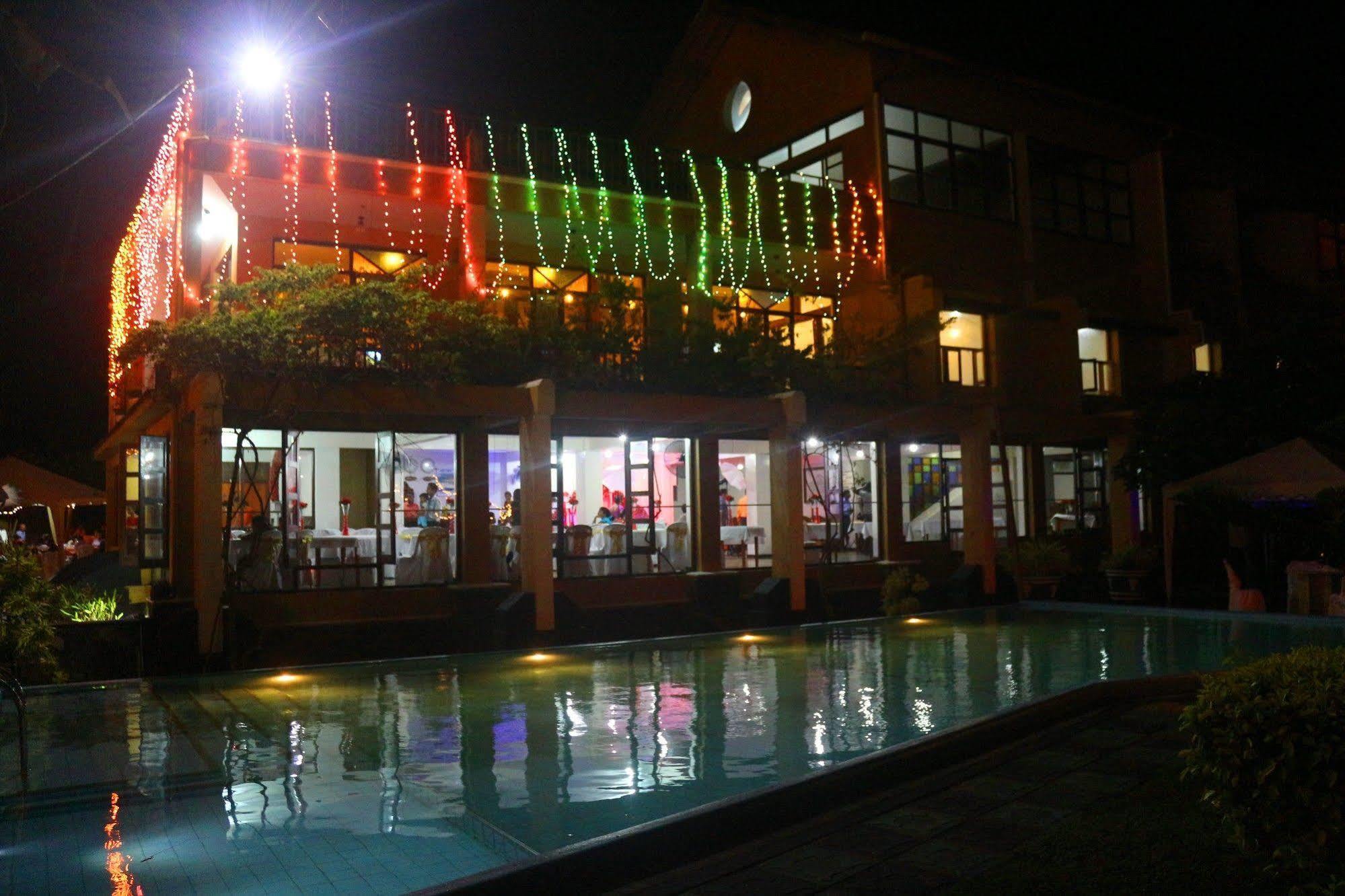 Ocean Dreams Hotel Ahangama Bagian luar foto