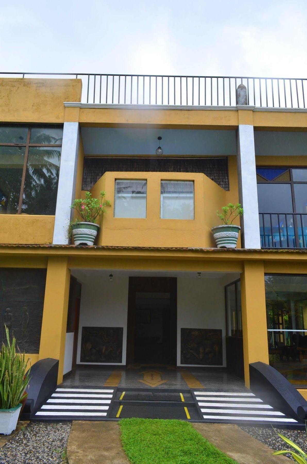 Ocean Dreams Hotel Ahangama Bagian luar foto