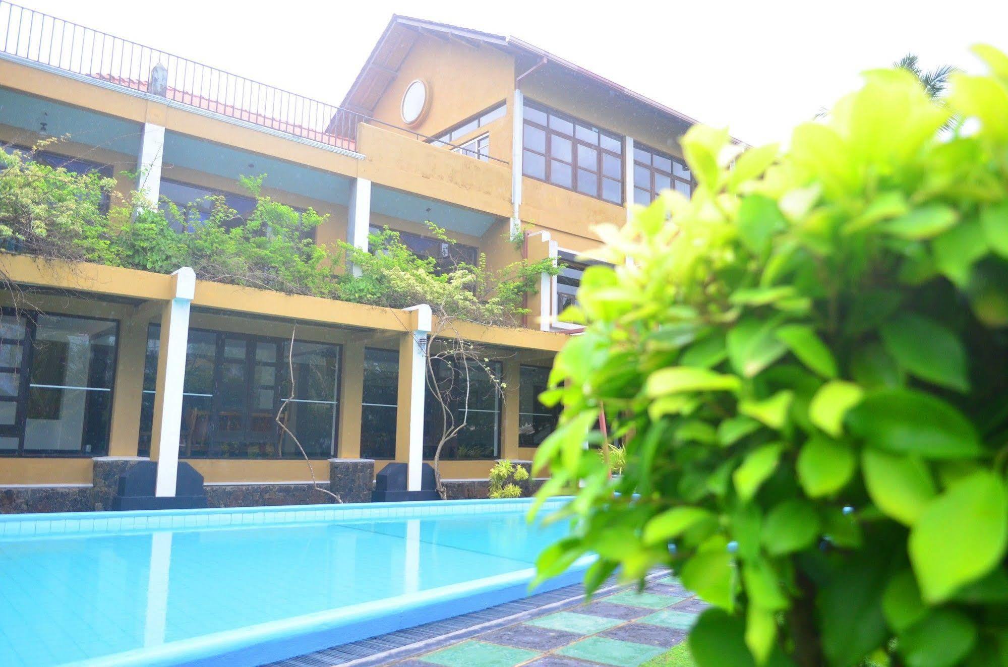 Ocean Dreams Hotel Ahangama Bagian luar foto