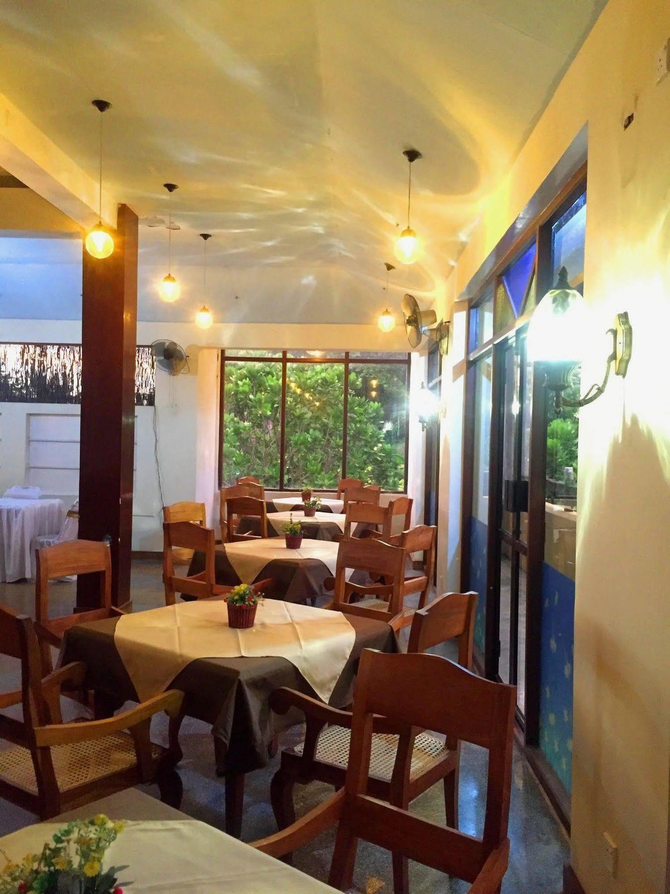 Ocean Dreams Hotel Ahangama Bagian luar foto