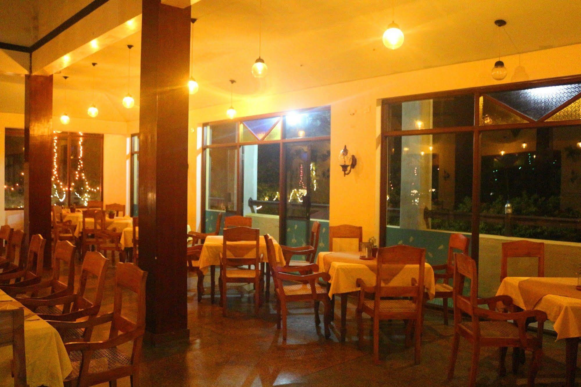 Ocean Dreams Hotel Ahangama Bagian luar foto