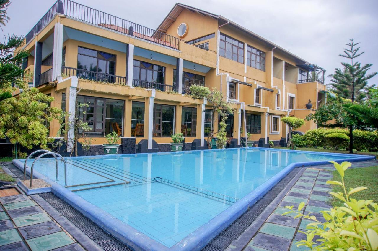 Ocean Dreams Hotel Ahangama Bagian luar foto